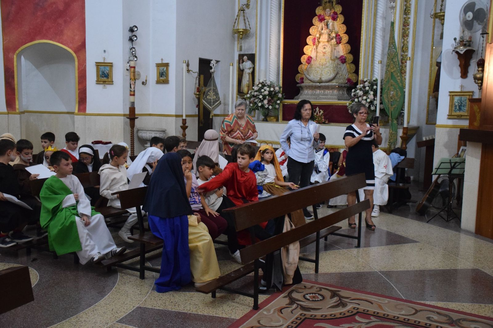 FOTOGALERÍA | Celebración del Día de Todos los Santos en la parroquia de Santa Teresa