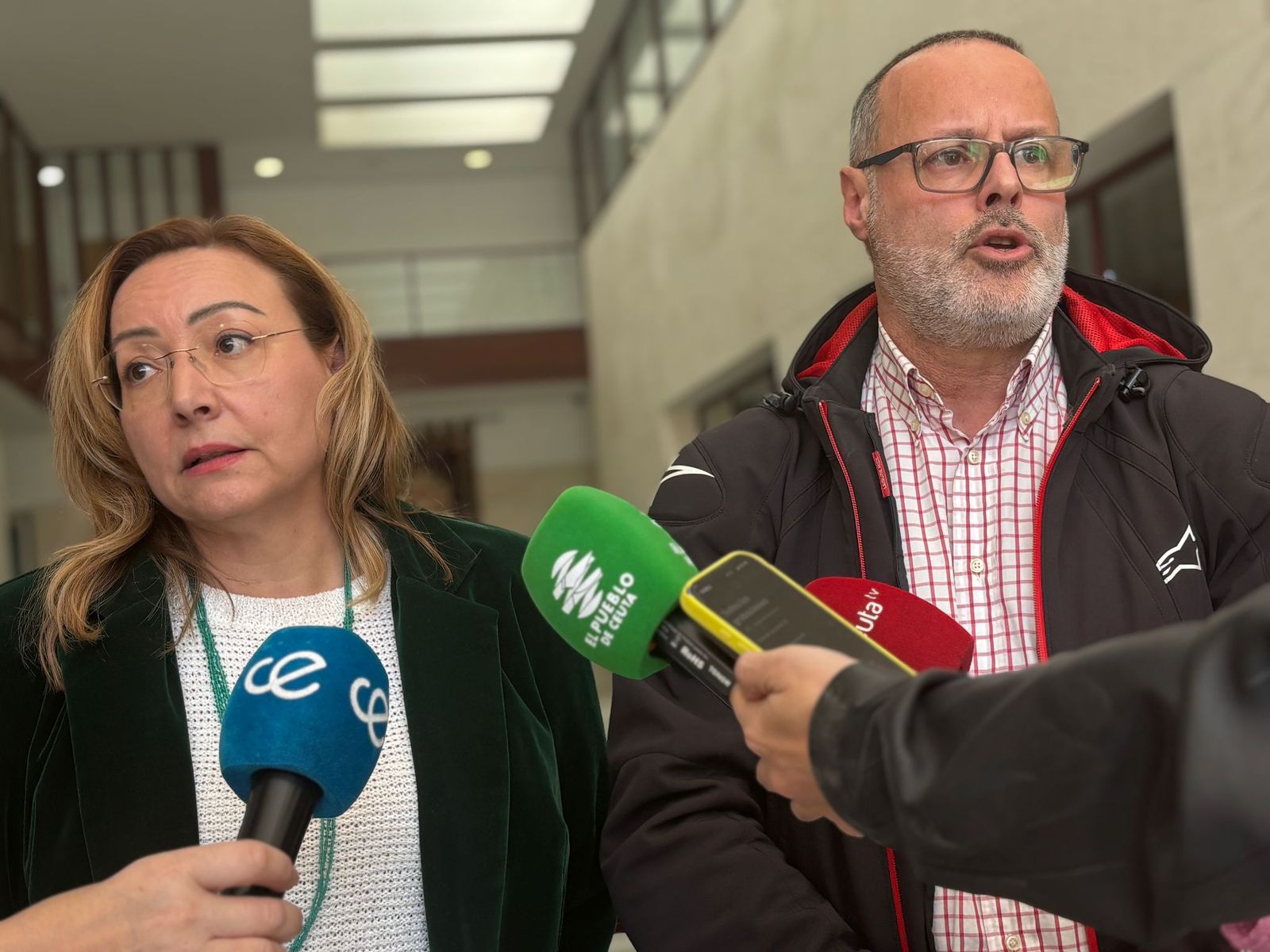Yolanda Aparicio (UGT) y Ángel Lara (CCOO) atendiendo a los medios tras Mesa del Diálogo Social