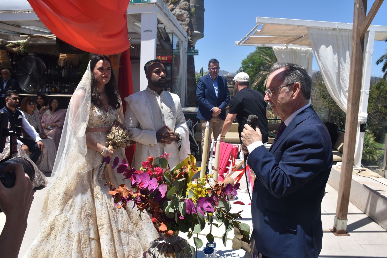 Direk y Rocío sellan su amor bajo el cielo de Ceuta