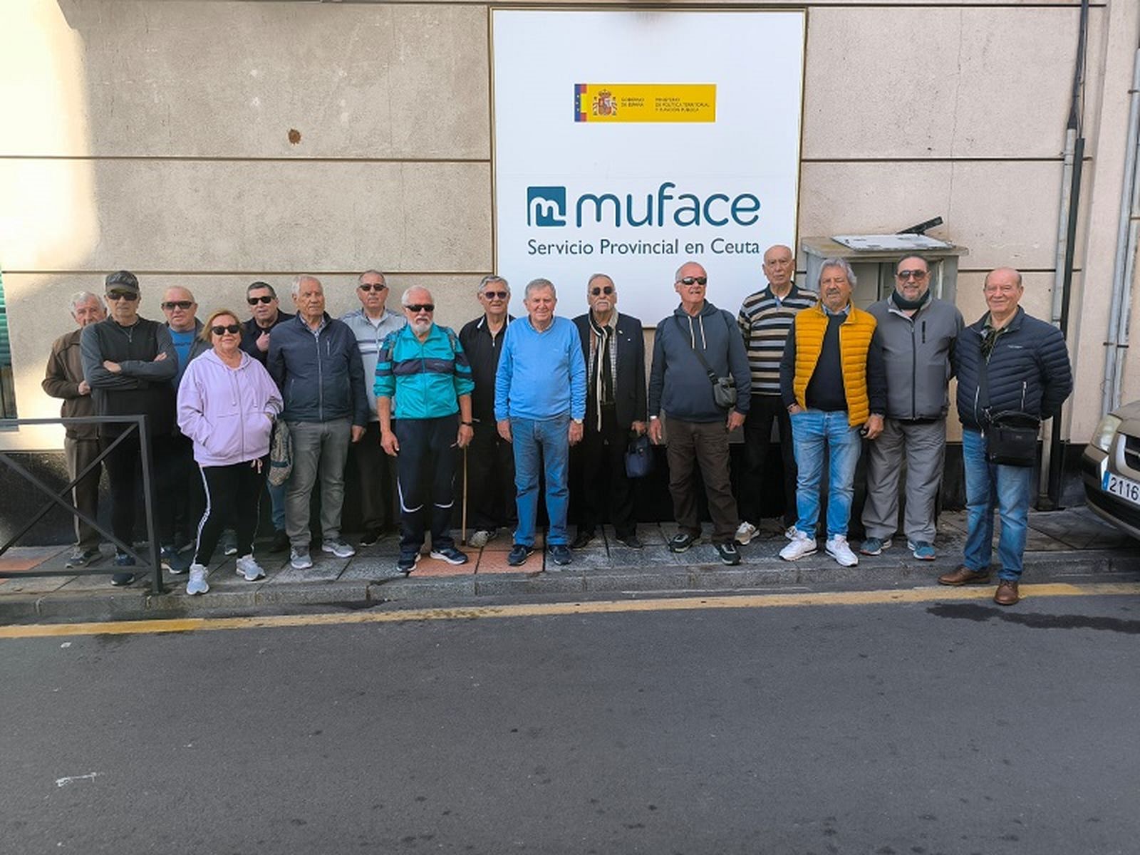 Todos los asistentes a la concentración organizada por AJPNE en Muface. / FOTO NICOL´S