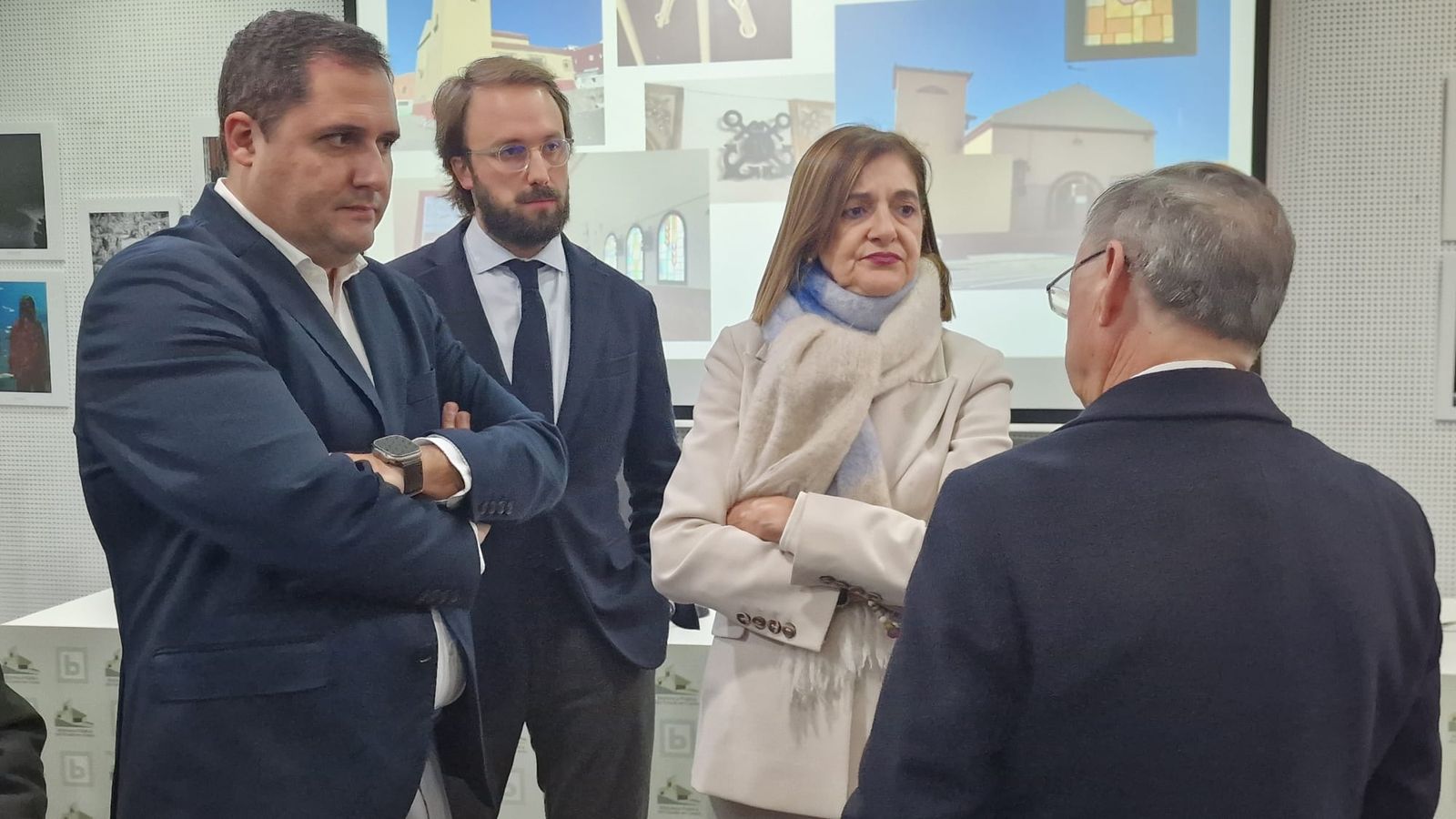 Ramírez junto al arquitecto, Juan Antón-Pacheco y el presidente Vivas