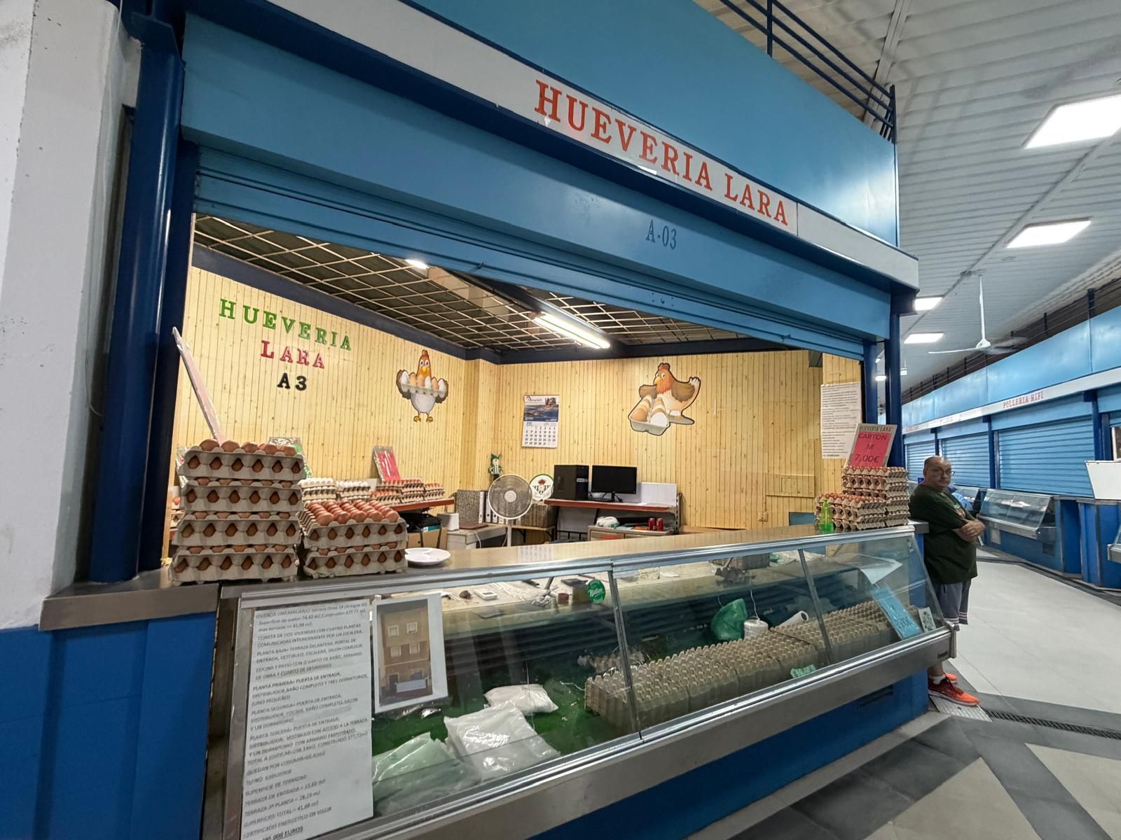 Muchos puestos del Mercado Central aguantan abiertos “hasta lo que se pueda”