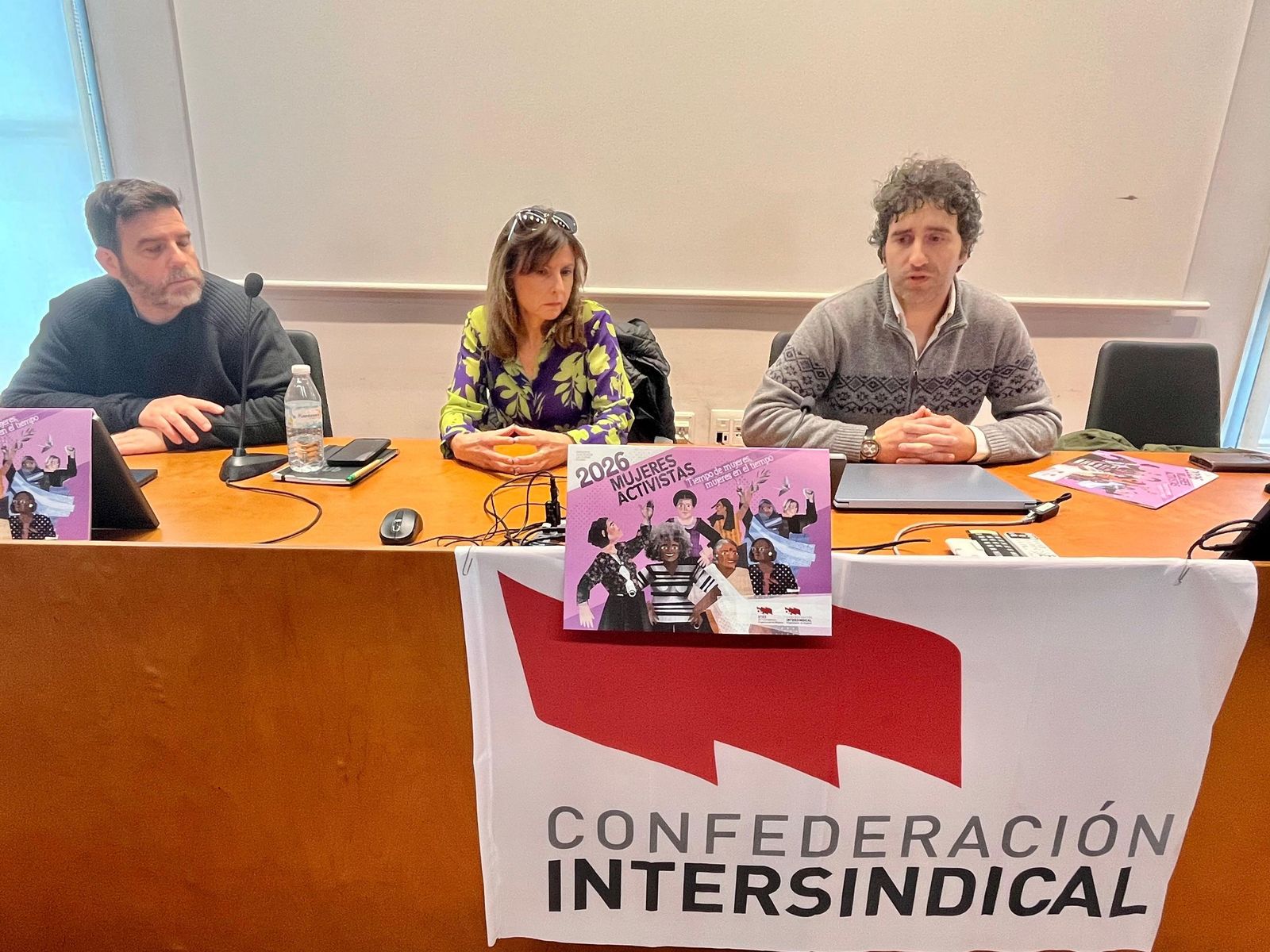 De izquierda a derecha: Rodríguez, Martínez (ambos de USTEA) y Paz (STEs)