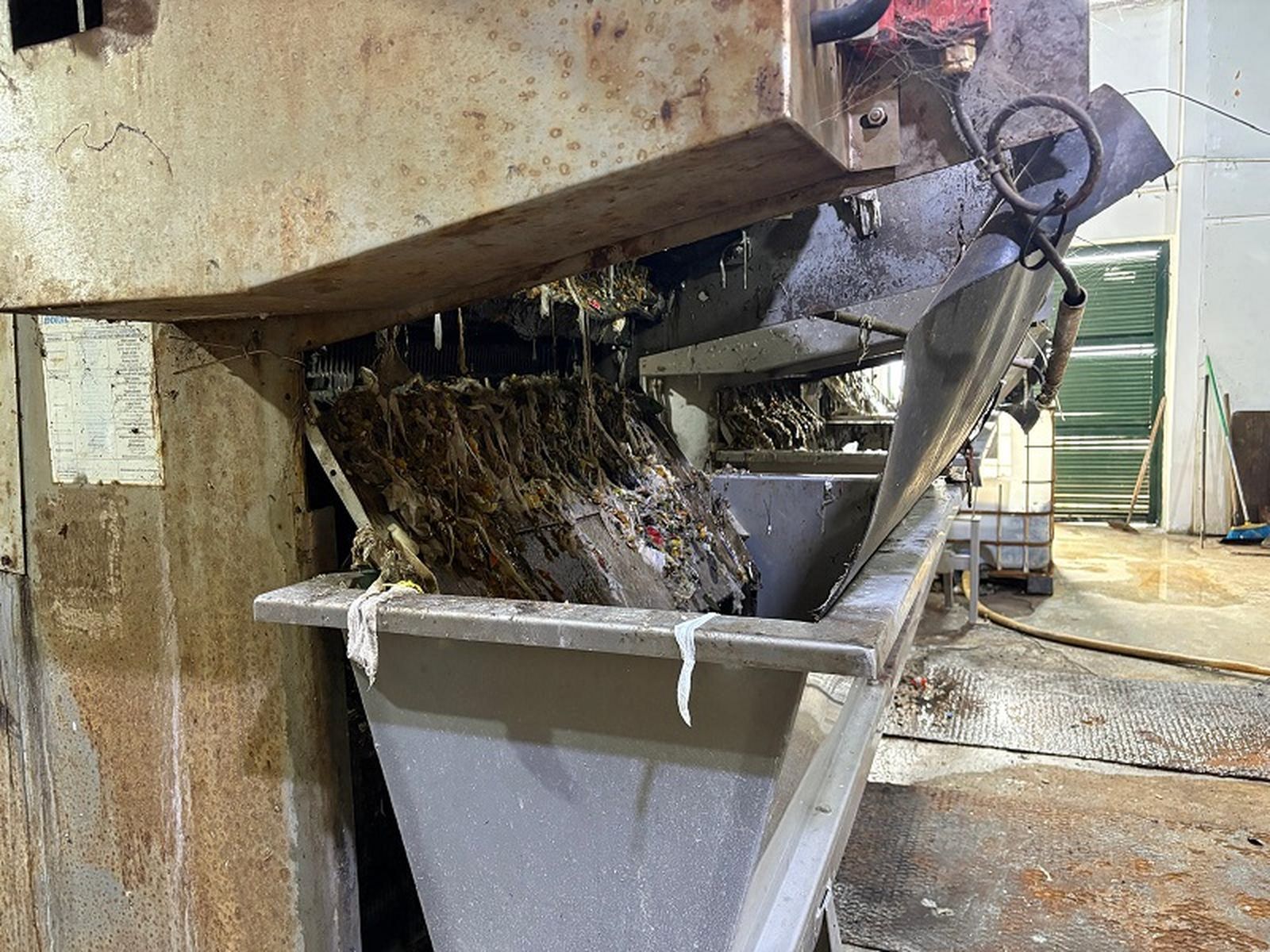 Uno de los filtros por los que pasan las toallitas y demás materiales. / FOTO NICOL'S