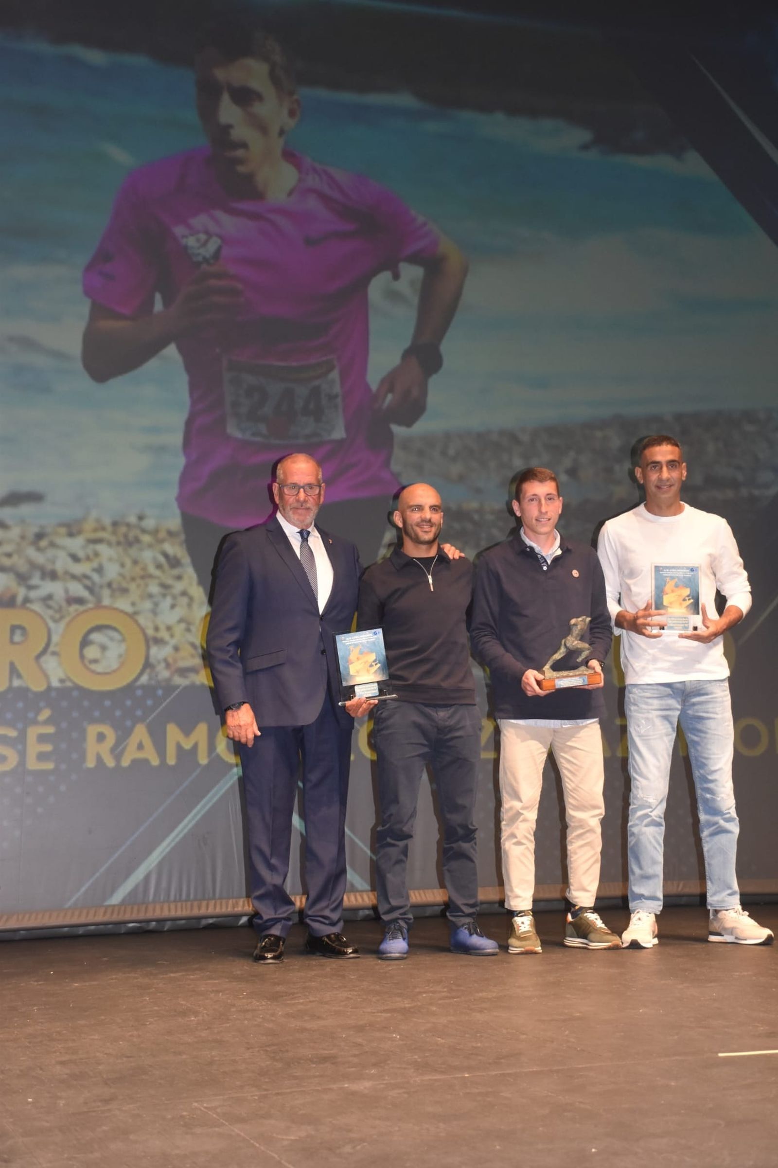 Ceuta ensalza el talento, esfuerzo y futuro de sus “héroes entre dos mares”