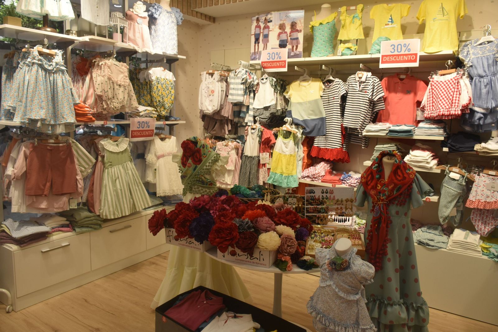 Vestir en las Fiestas Patronales y apostar por el comercio de Ceuta