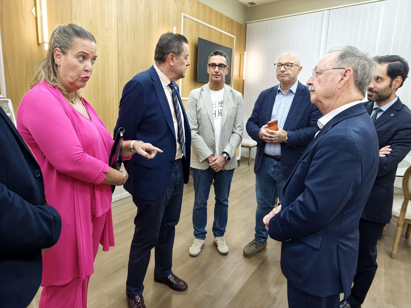 El presidente Juan Vivas recibe en el palacio autonómico a Roncero