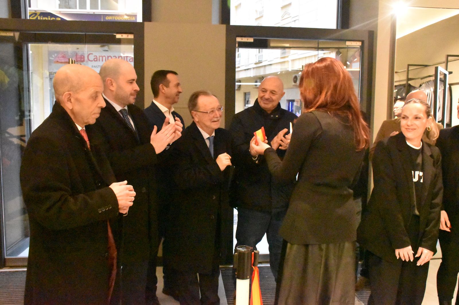 La AD Ceuta inaugura su nueva tienda con la presencia de Vivas y Luhay