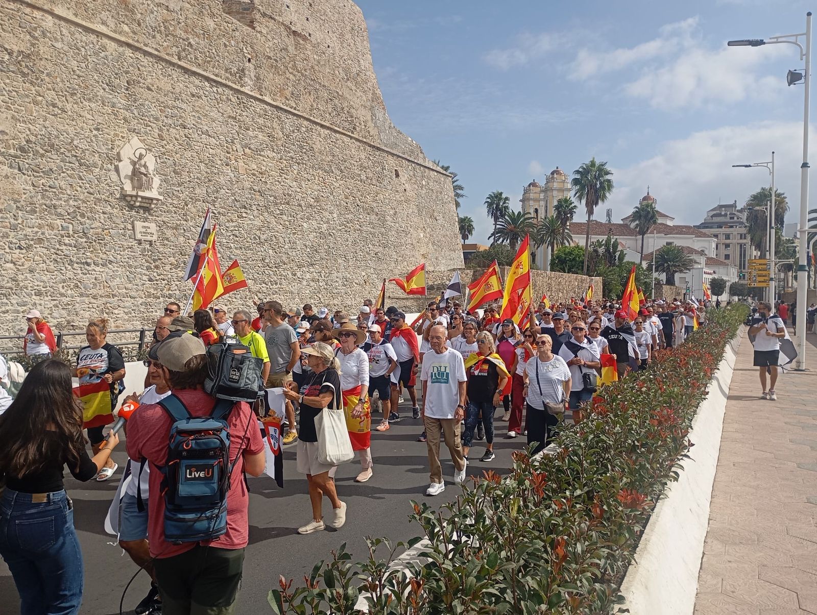 Ceuta vuelve a echarse a las calles para recordar que "Un caballa nunca se rinde"