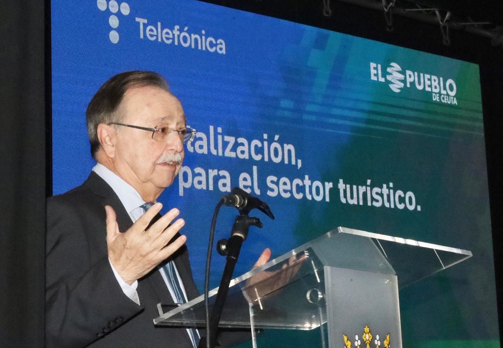 El Pueblo invita a reflexionar sobre el futuro del turismo en Ceuta