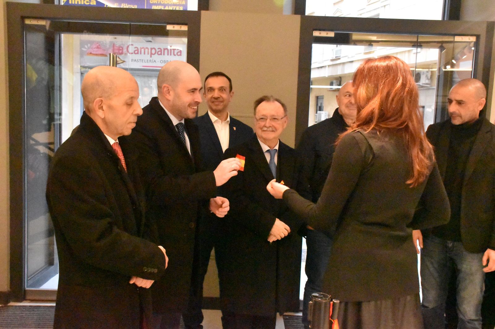 La AD Ceuta inaugura su nueva tienda con la presencia de Vivas y Luhay