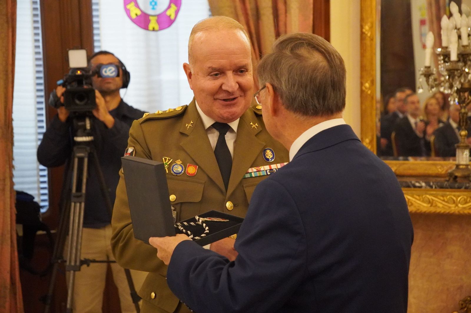 Así ha sido la imposición de la Medalla de Plata de la Ciudad a Caballería