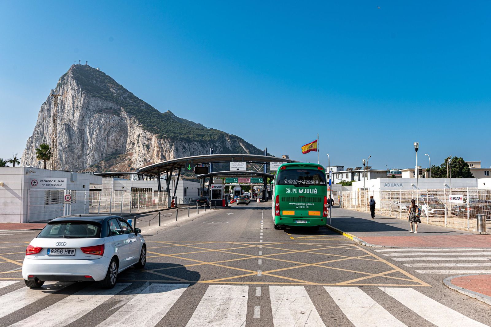 Acceso a Gibraltar a través del vecino municipio de La Línea