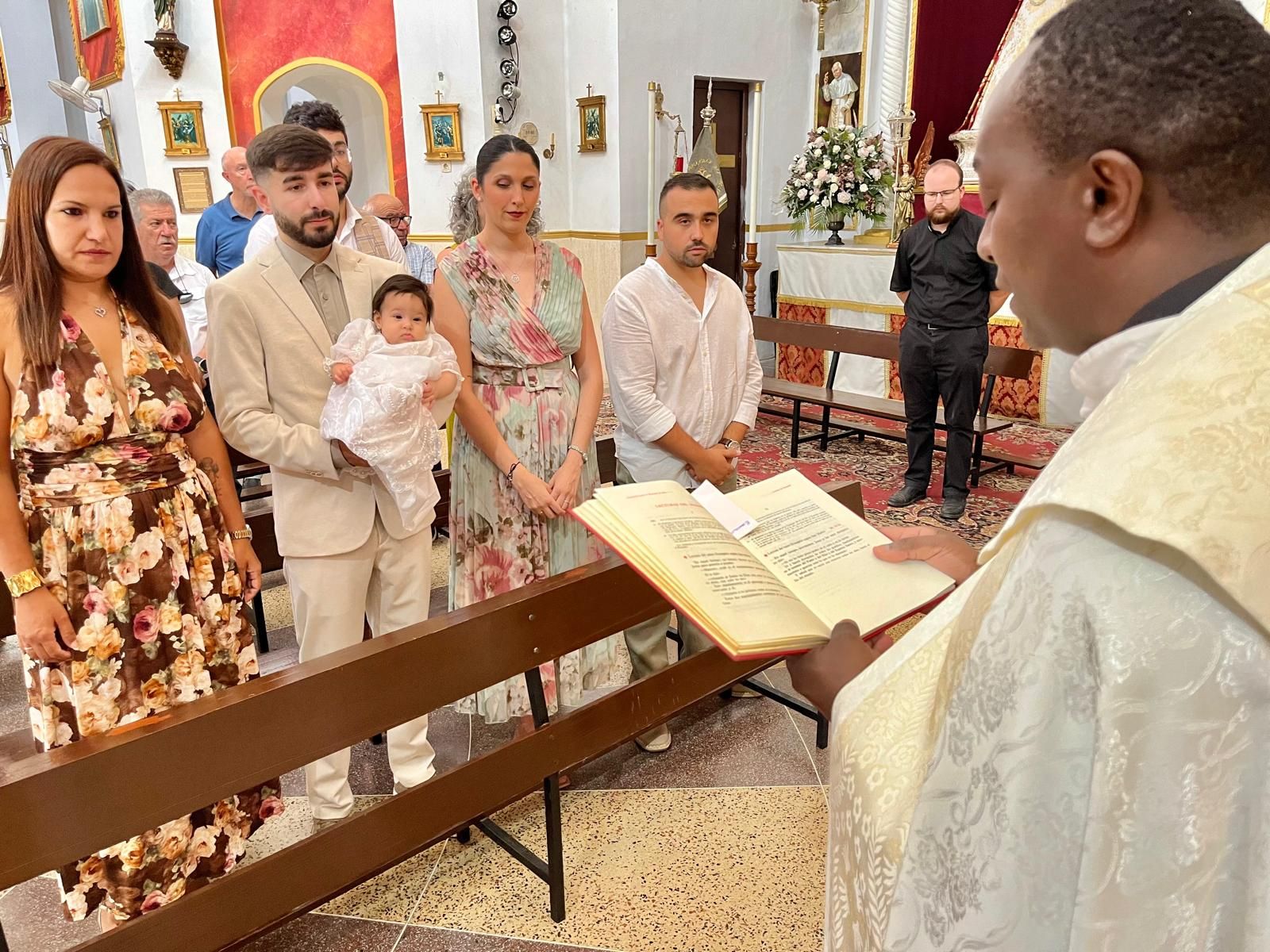 Gabriela recibe el Sacramento del Bautismo