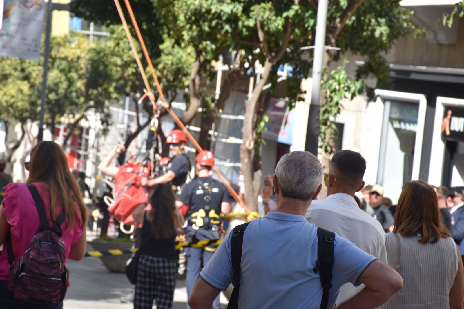 Operaciones de rescate por toda la ciudad