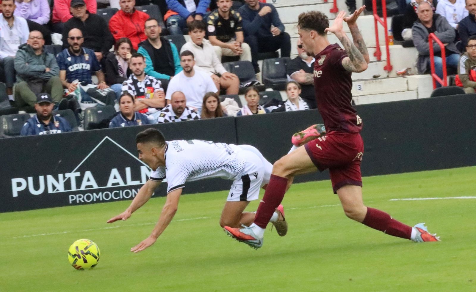 FOTOGALERÍA | El intenso encuentro entre la AD Ceuta y el Leganés en el Alfonso Murube