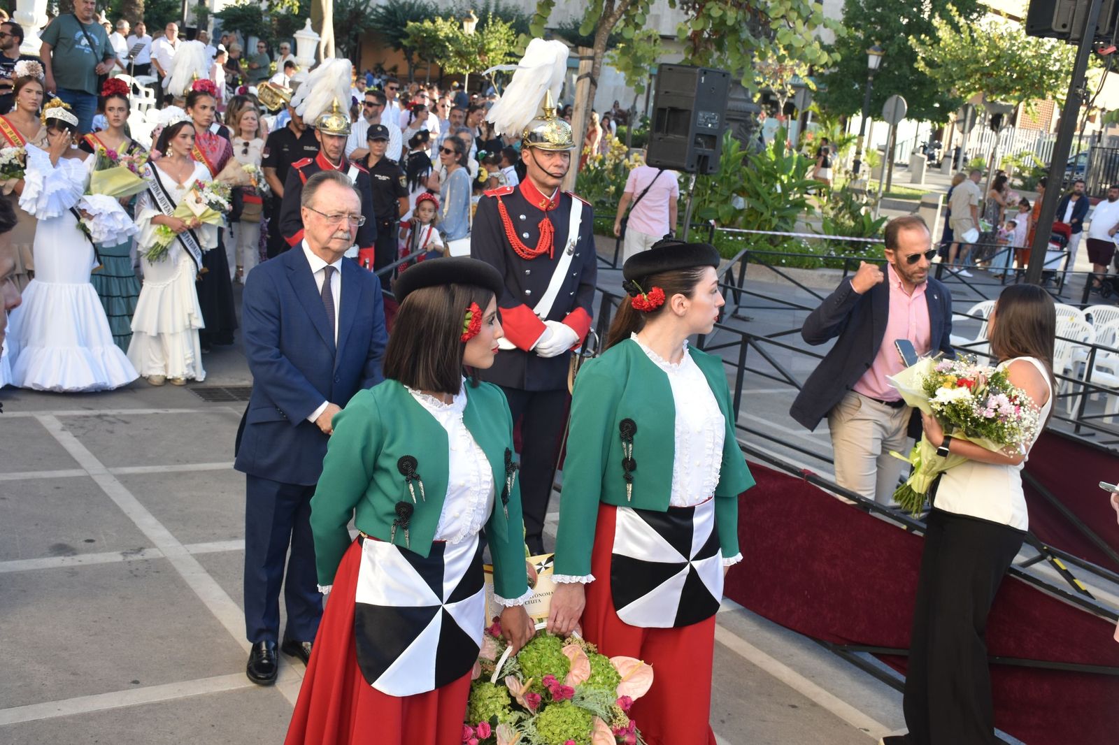 Los ceutíes vuelven a encontrarse con su Madre entre flores, esperanza y lágrimas contenidas
