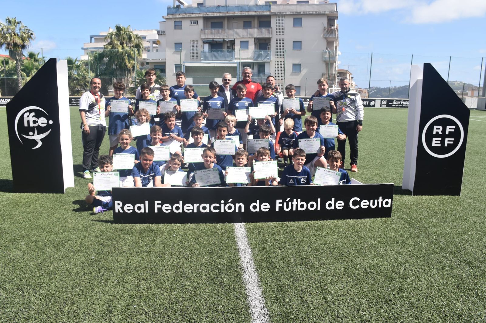 Los participantes del Campus con sus diplomas