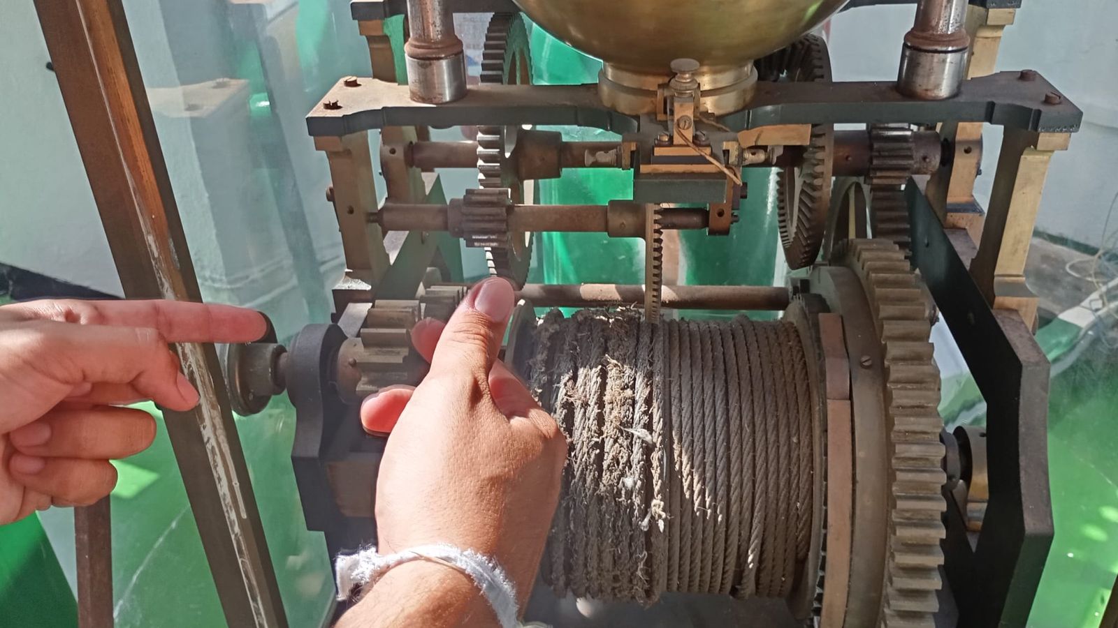 Sistema de poleas en la lámpara de faro de Punta Almina