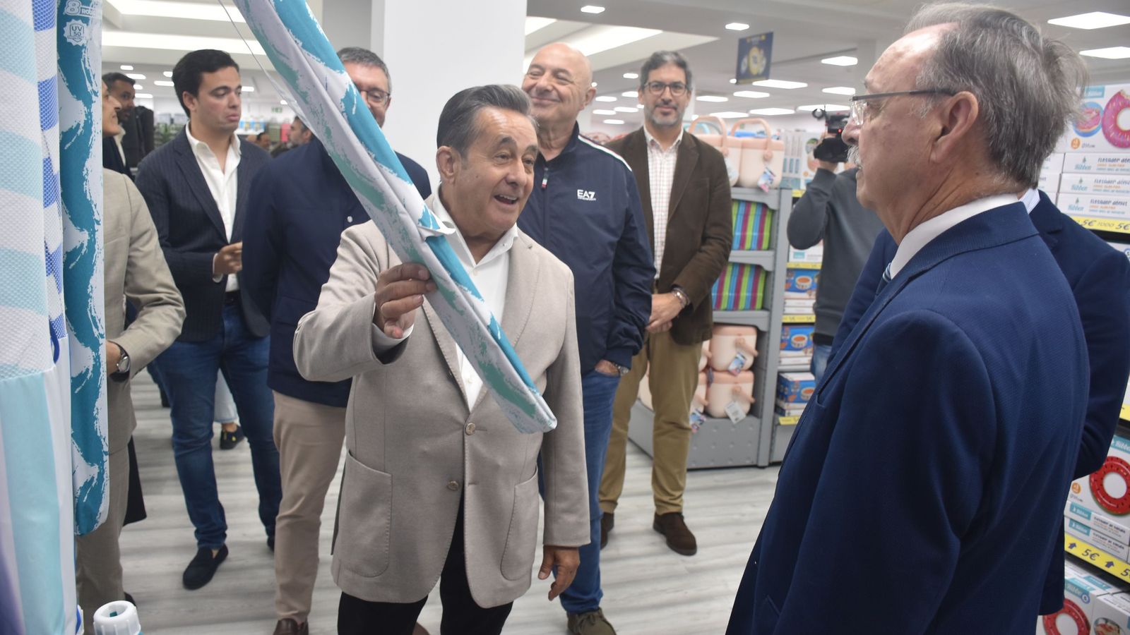 Inauguración de la nueva tienda de MGI en la avenida del Puerto de Ceuta