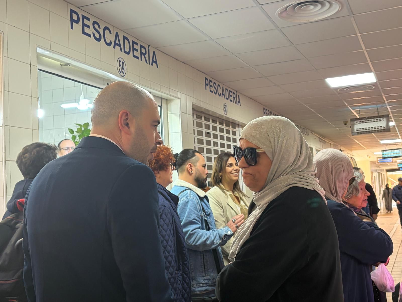 La exposición de fotos del proyecto Altaweia lleva “luz”, “orgullo” y “arte” al Mercado de Hadú