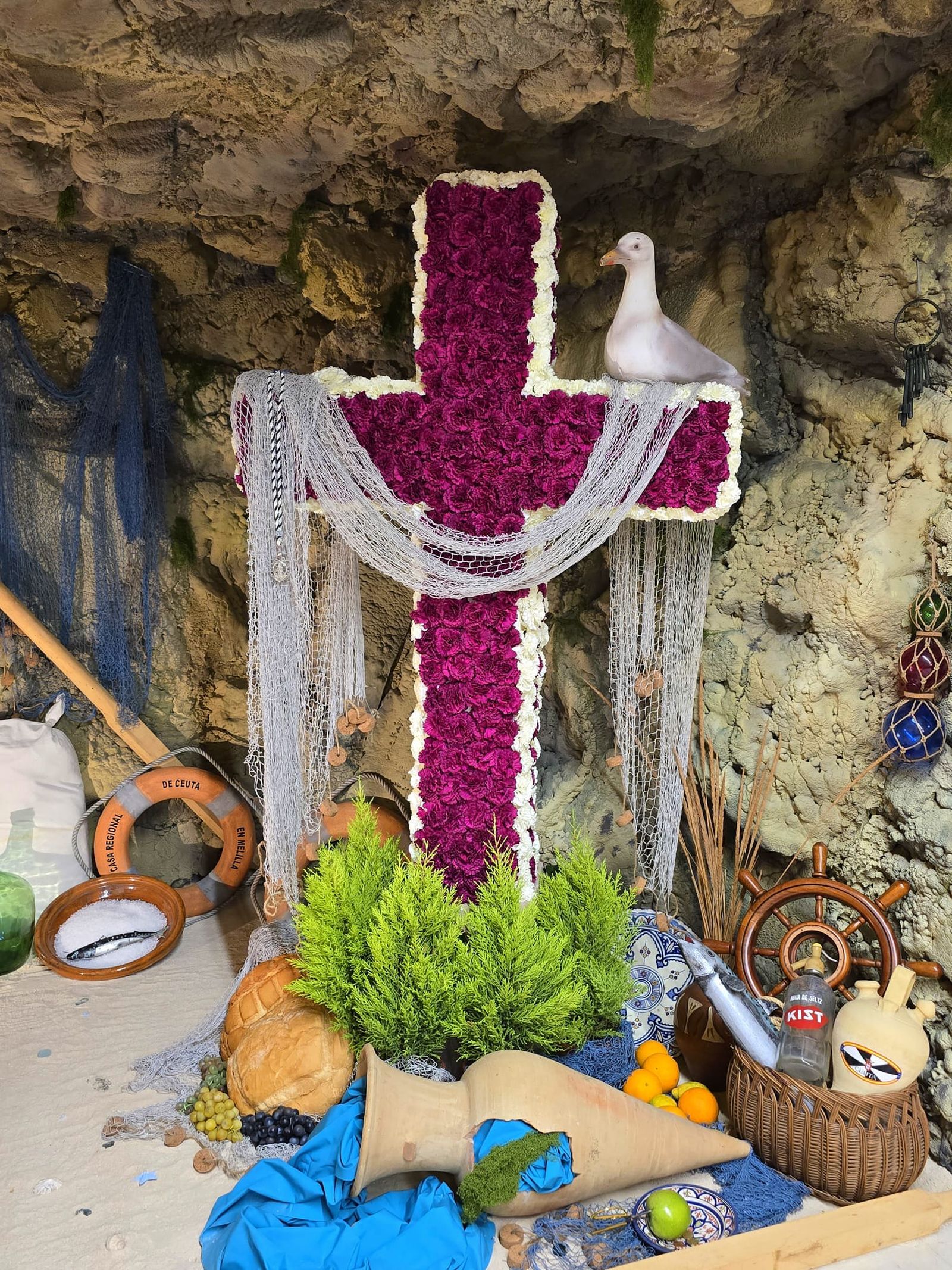 Se presenta la Cruz de Mayo de la Casa regional de Ceuta en Melilla con aires marineros