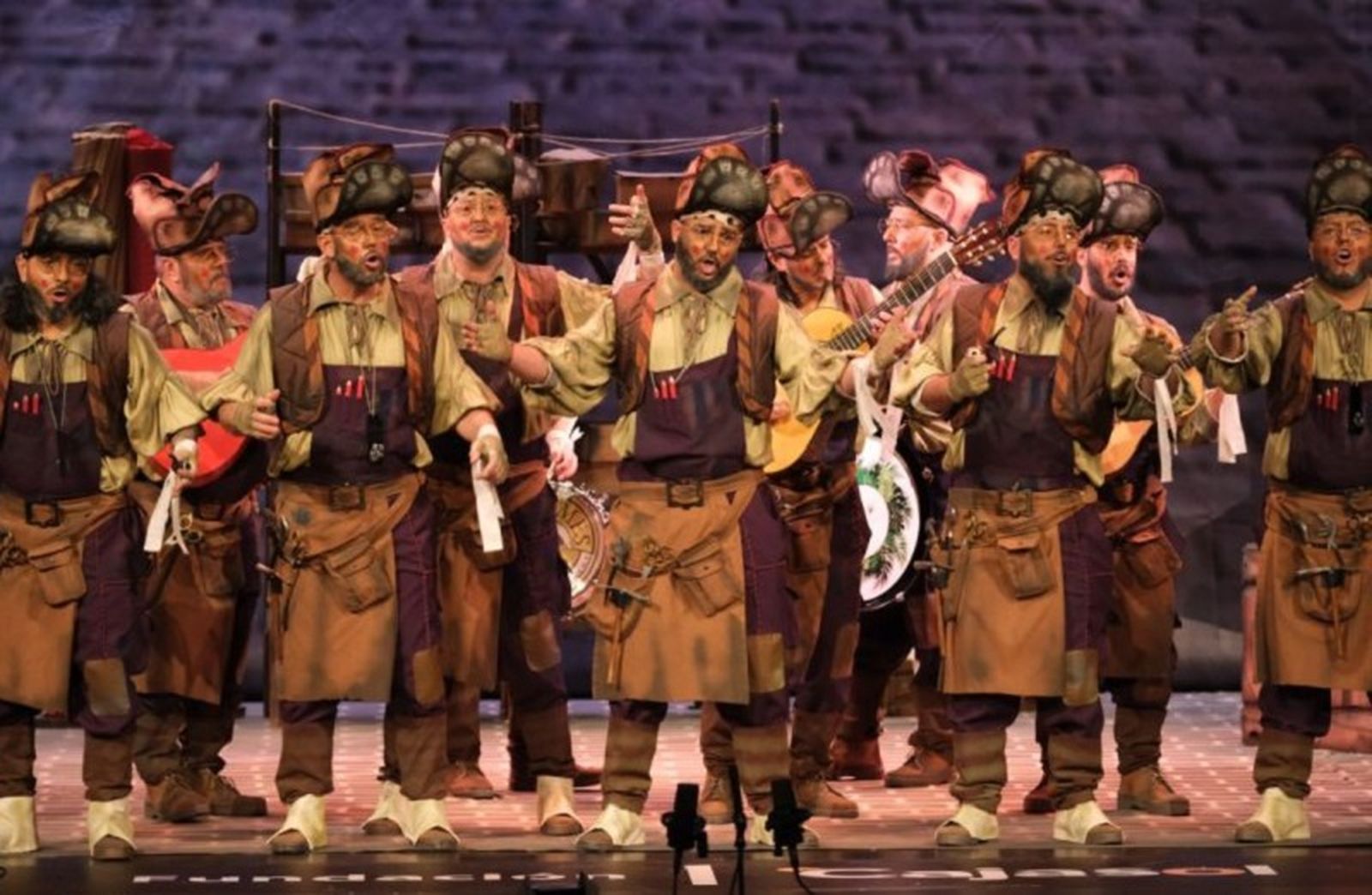 Los lengüeta durante su actuación en Cuartos de Final del concurso del Carnaval de Cádiz 2024. / FOTO E.P.