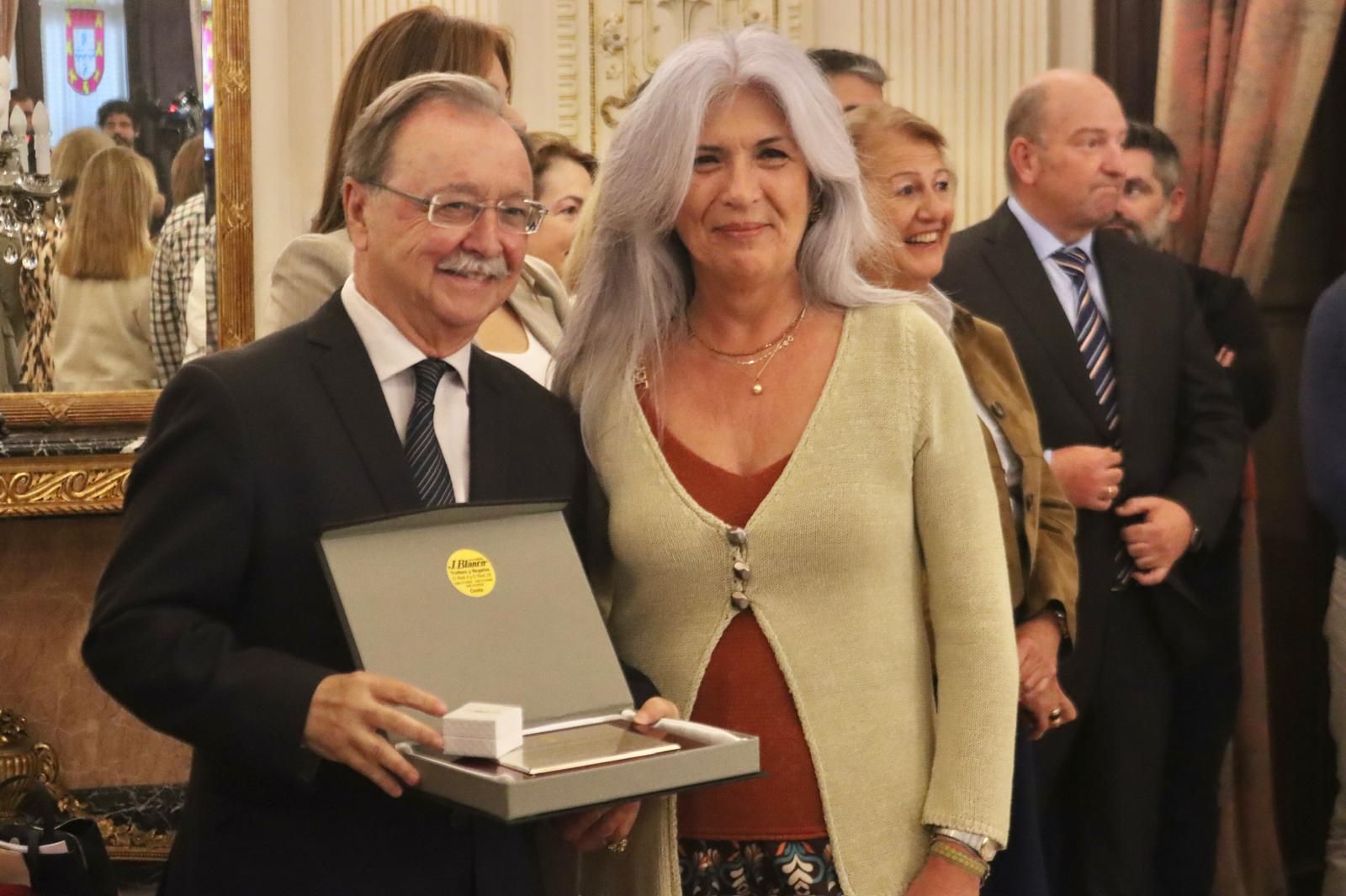 Acto de entrega de reconocimientos por el Día del Funcionario en el Salón del Trono