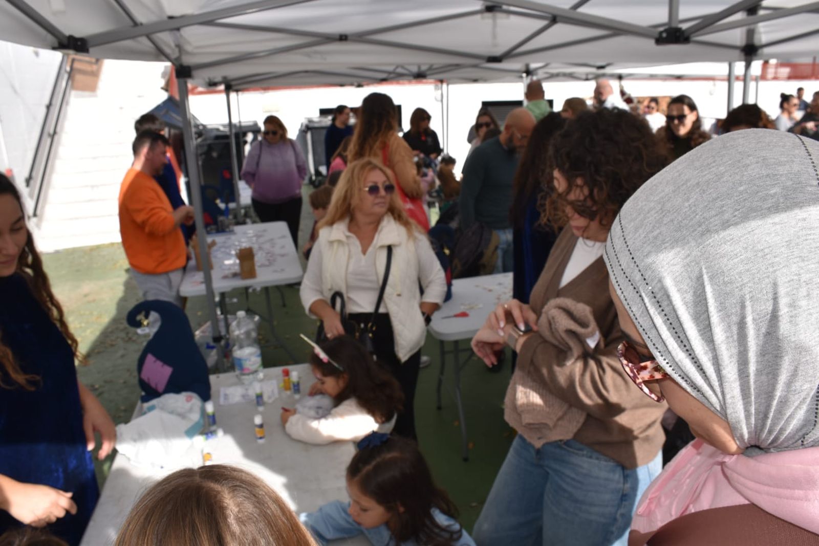 La Navidad llega a la Marina con una fiesta infantil