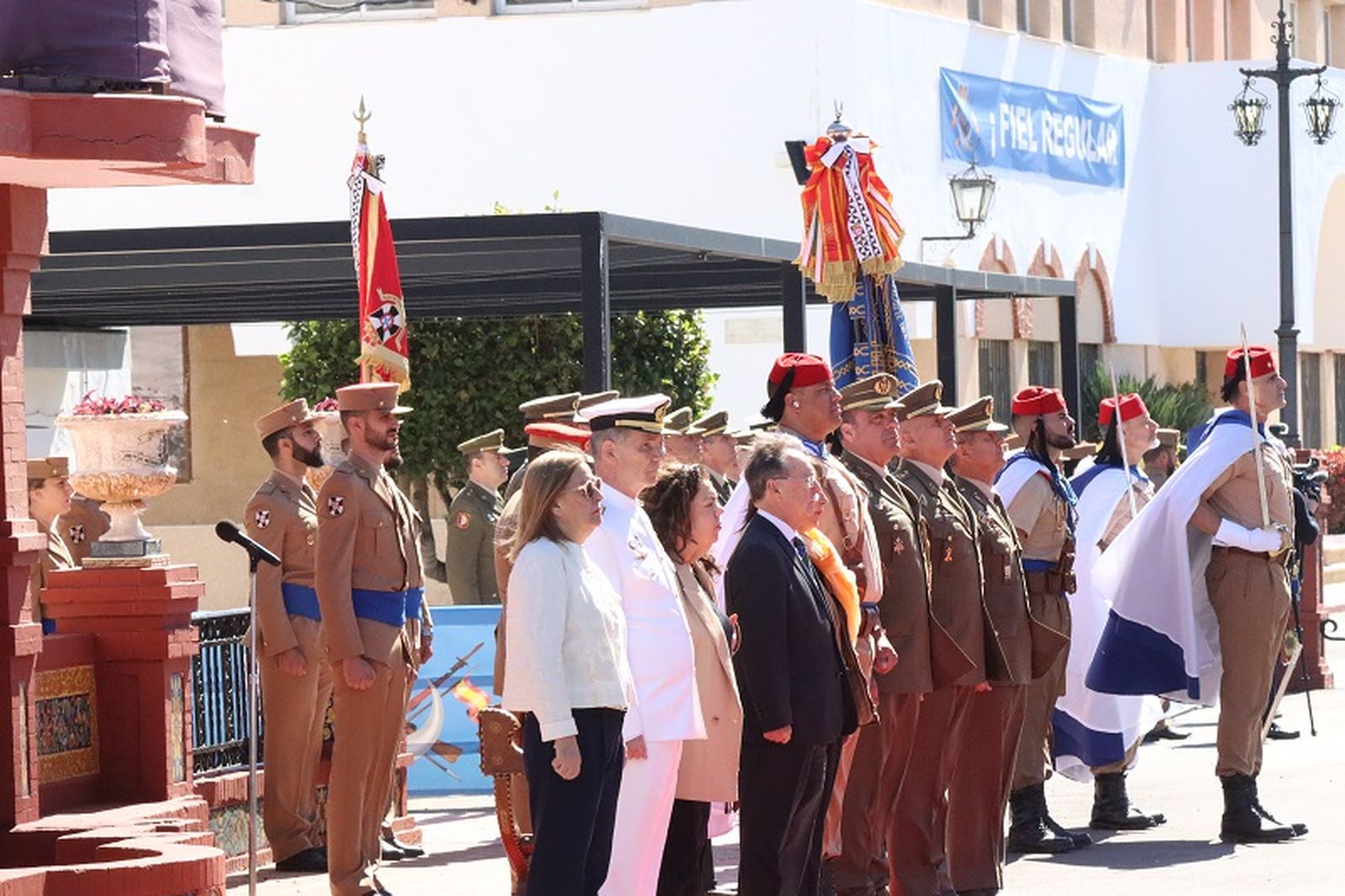 PRESIDENCIA DEL ACTO CELEBRADO ESTE MIÉRCOLES EN EL ACUARTELAMIENTO GONZÁLEZ TABLAS. / FOTO REDUAN
