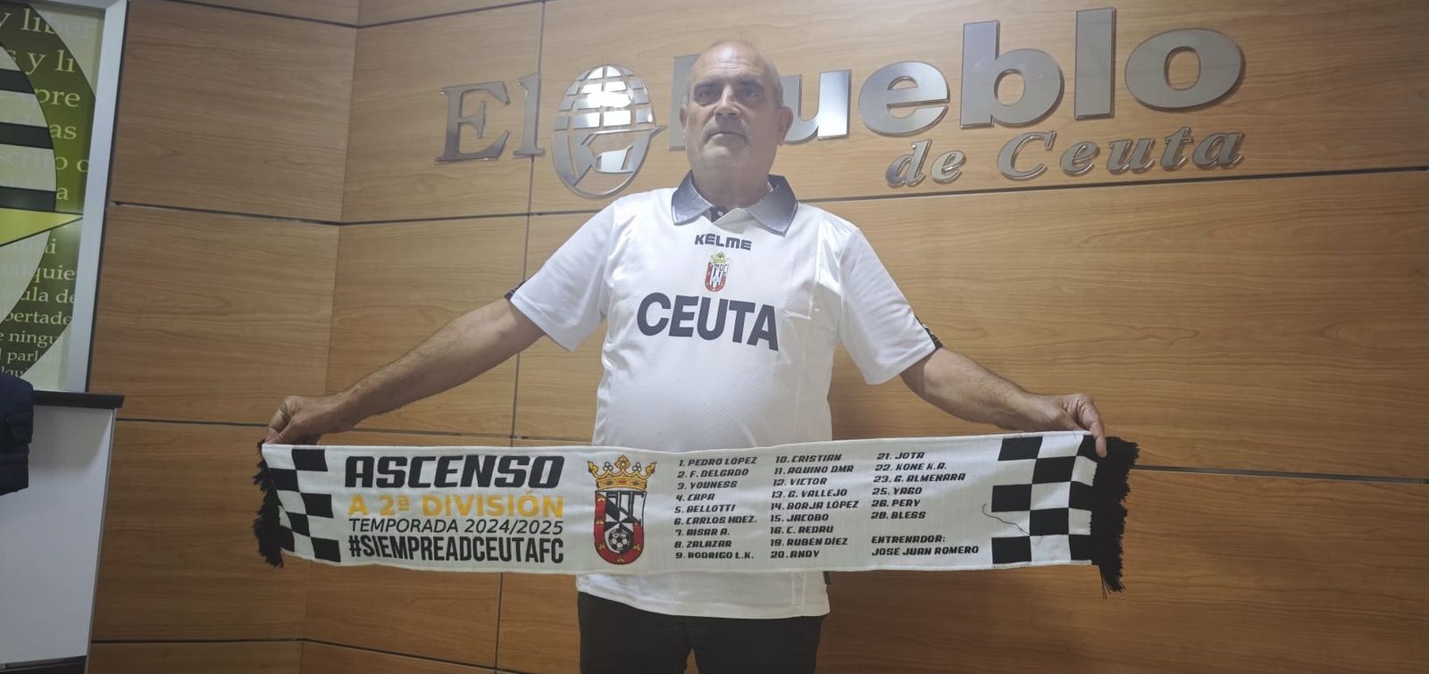 Germán Martín Canosa encarna el espíritu del Jugador nº12 del Ceuta, acompañando al equipo desde su infancia con una pasión inquebrantable.