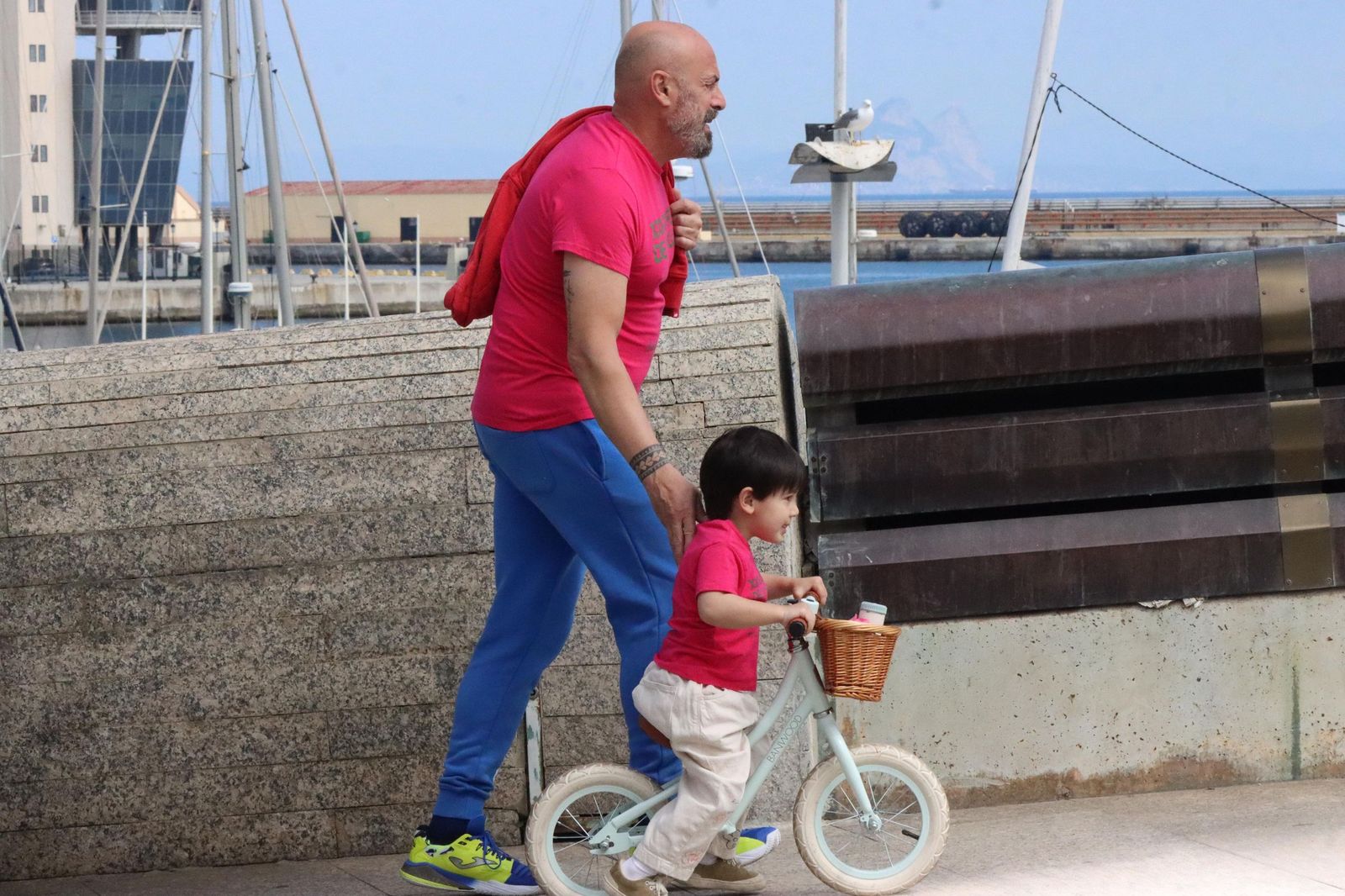 Ceuta se viste de rosa para abrazarse a la vida