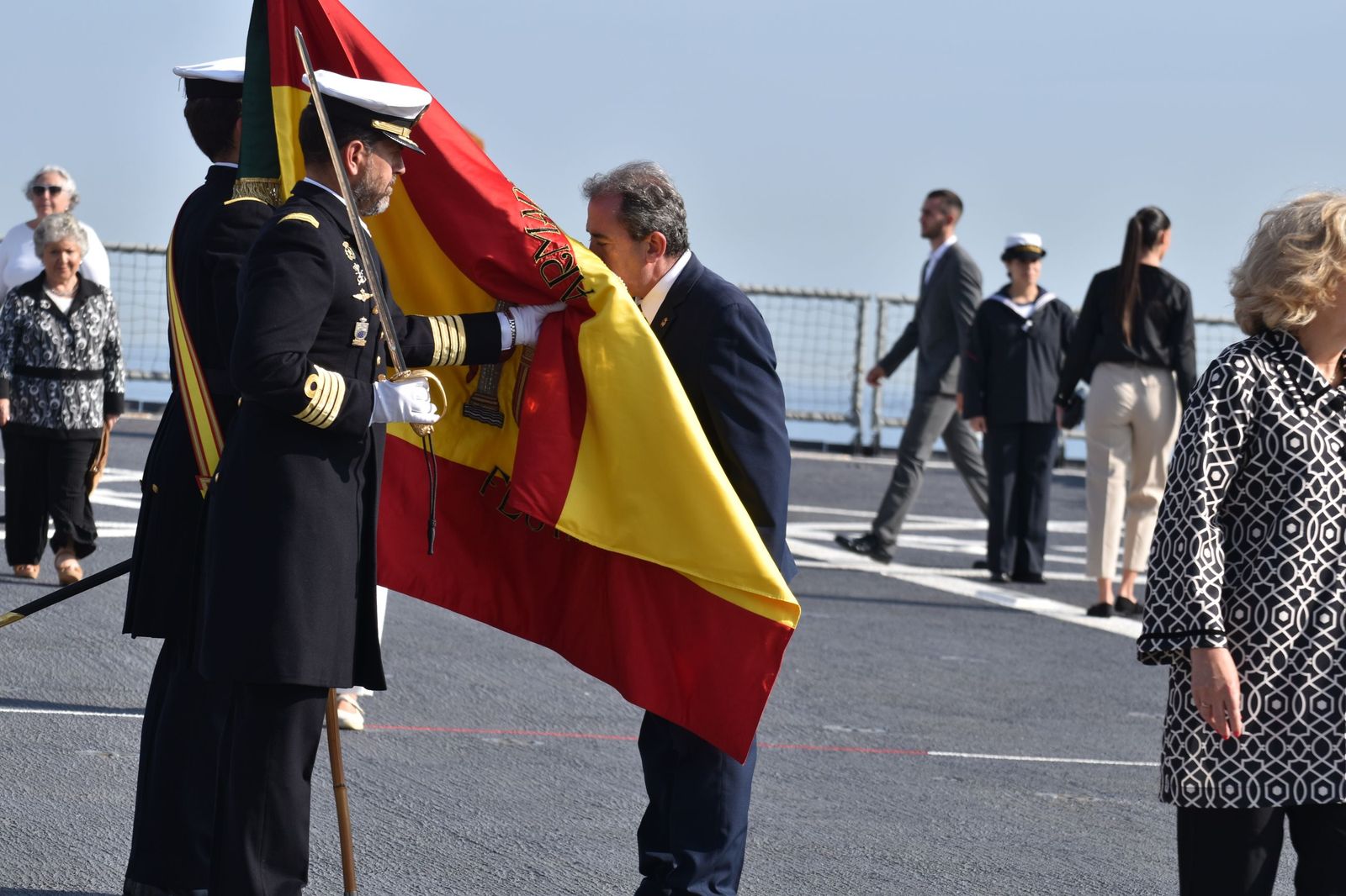 Emotiva jura de bandera a bordo del 'Castilla'