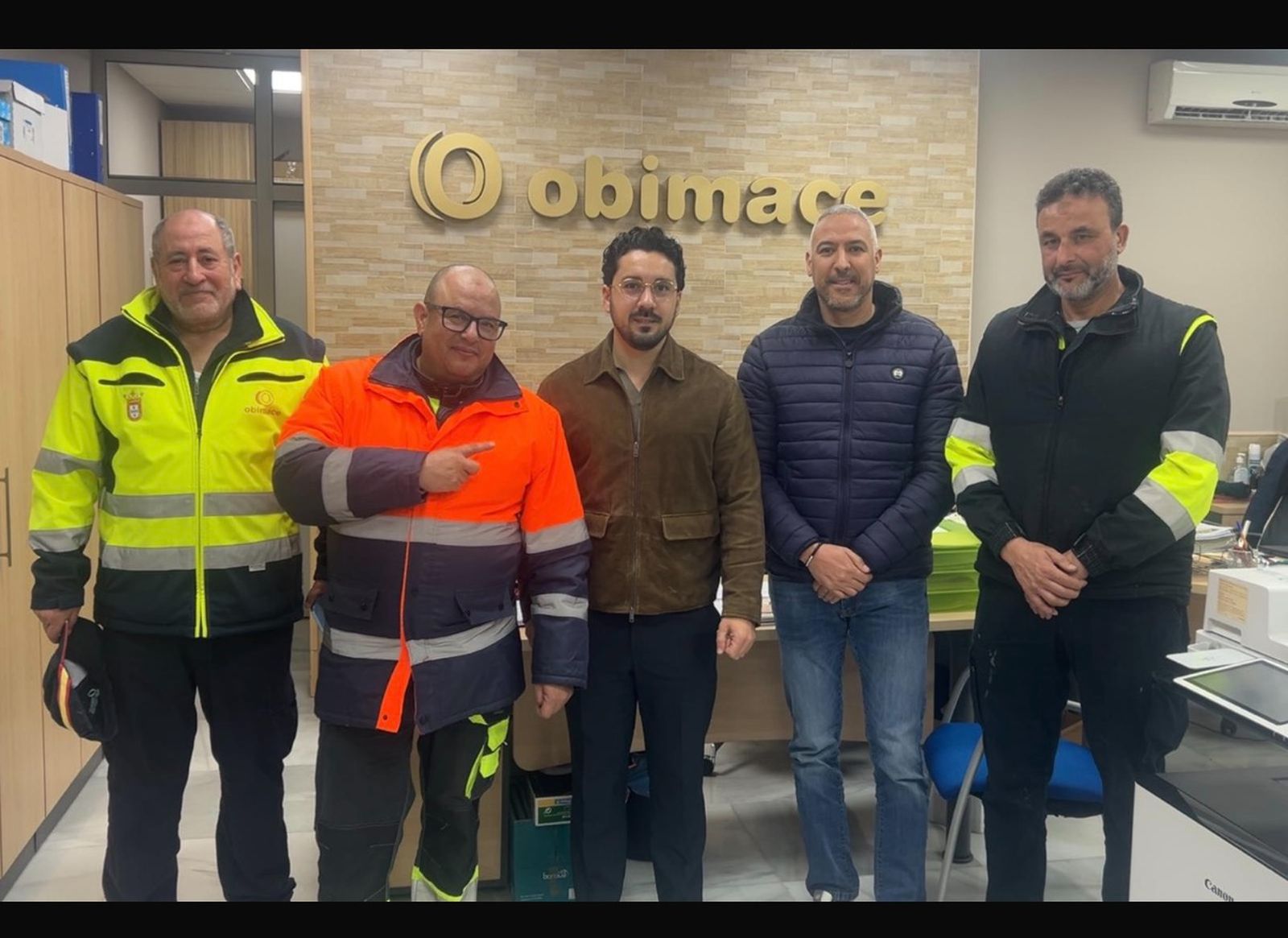 Reunión con el nuevo gerente de Obimace en la sede de la empresa municipal