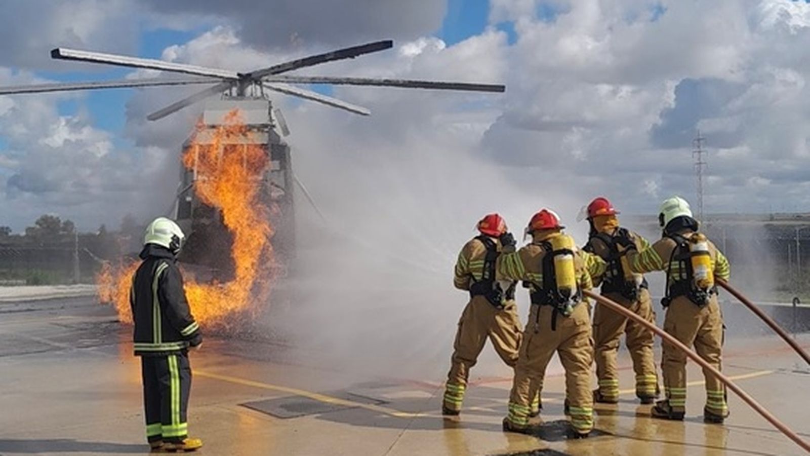 Adiestramiento dotación en tareas de contraincendios