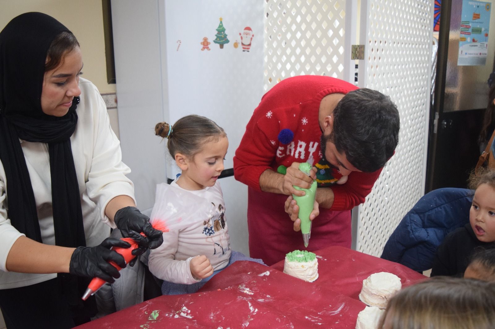 Miramar Alto cierra su proyecto 2025 con un taller de repostería infantil que impulsó Pepe Ramos