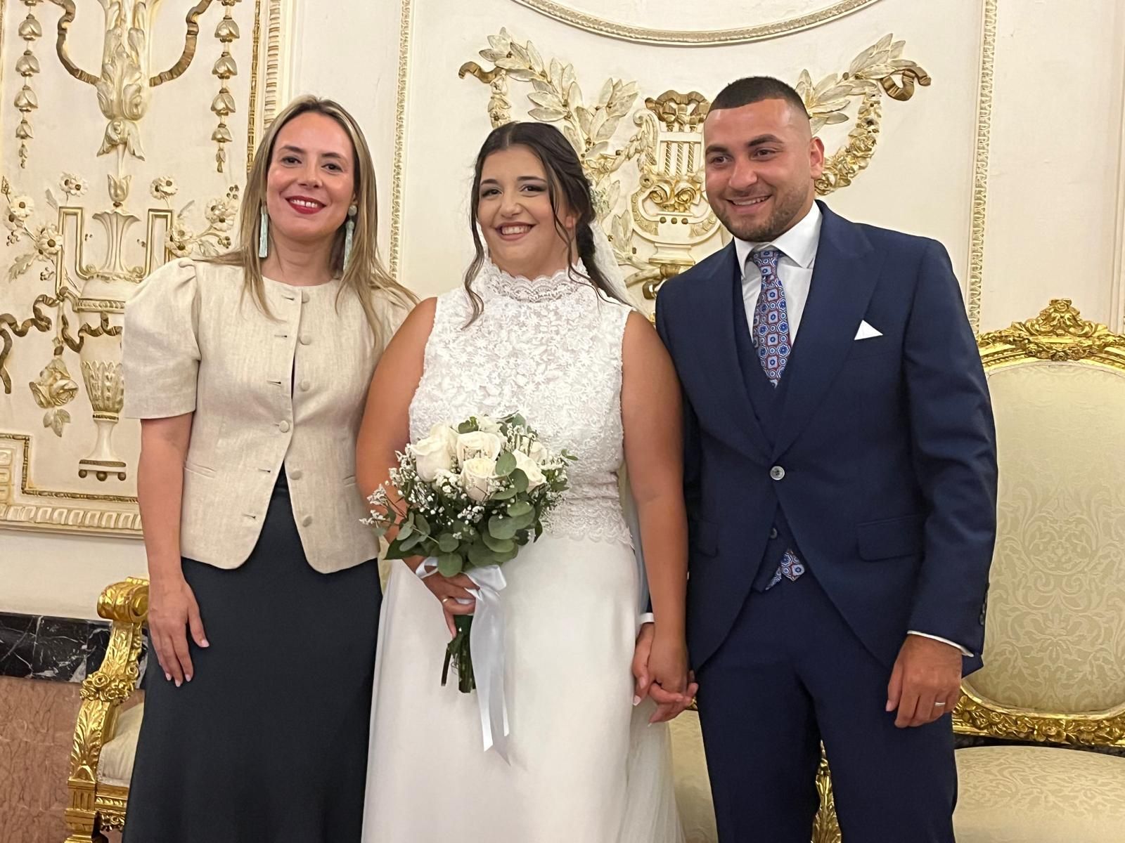Omar y Claudia sellan su amor en el Salón del Trono