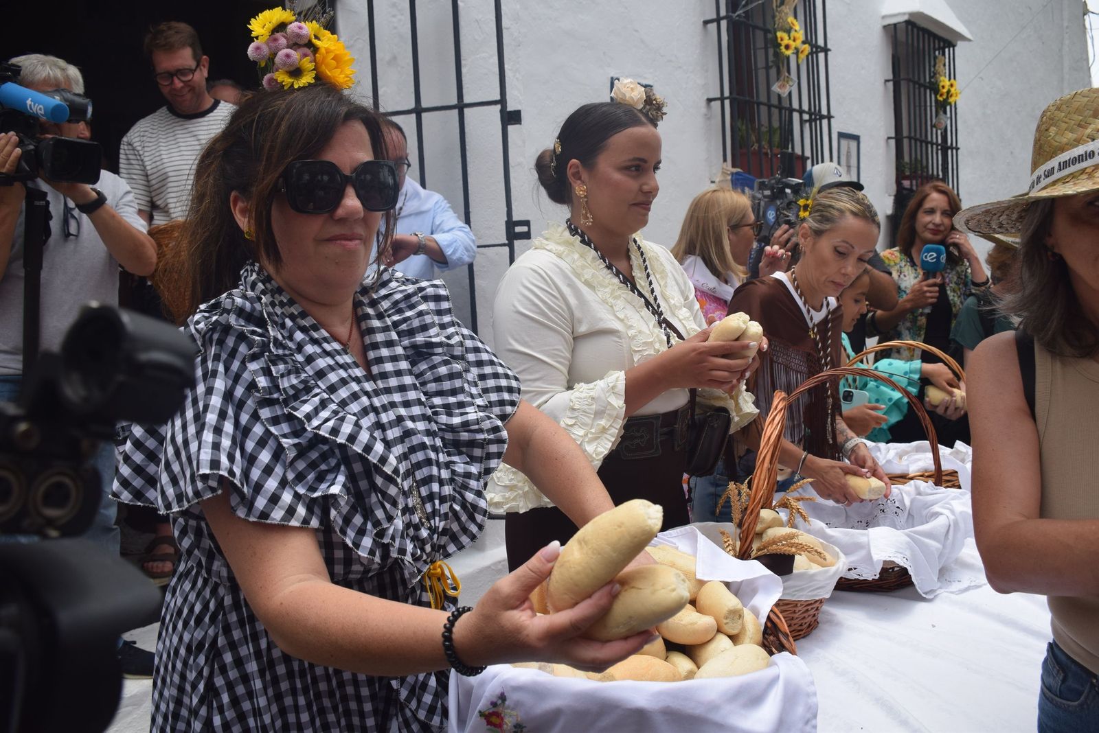 Tradición, fe y calor: Ceuta se vuelca con San Antonio