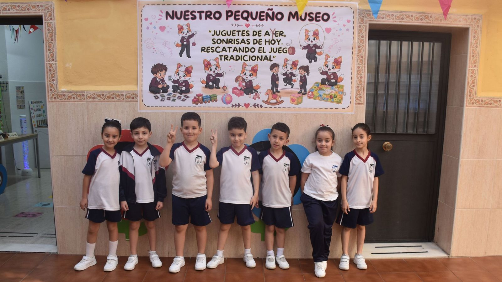 Los pequeños, antes de entrar al museo