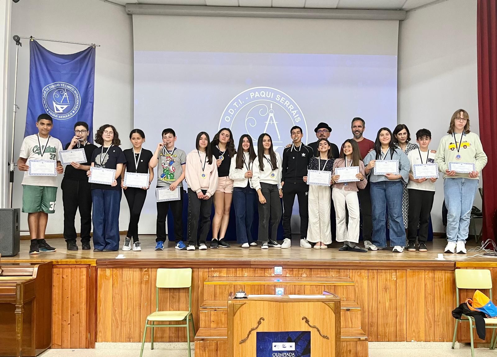 El IES Camoens acoge unas Olimpiadas de Dibujo Técnico con el legado de Paqui Serráis