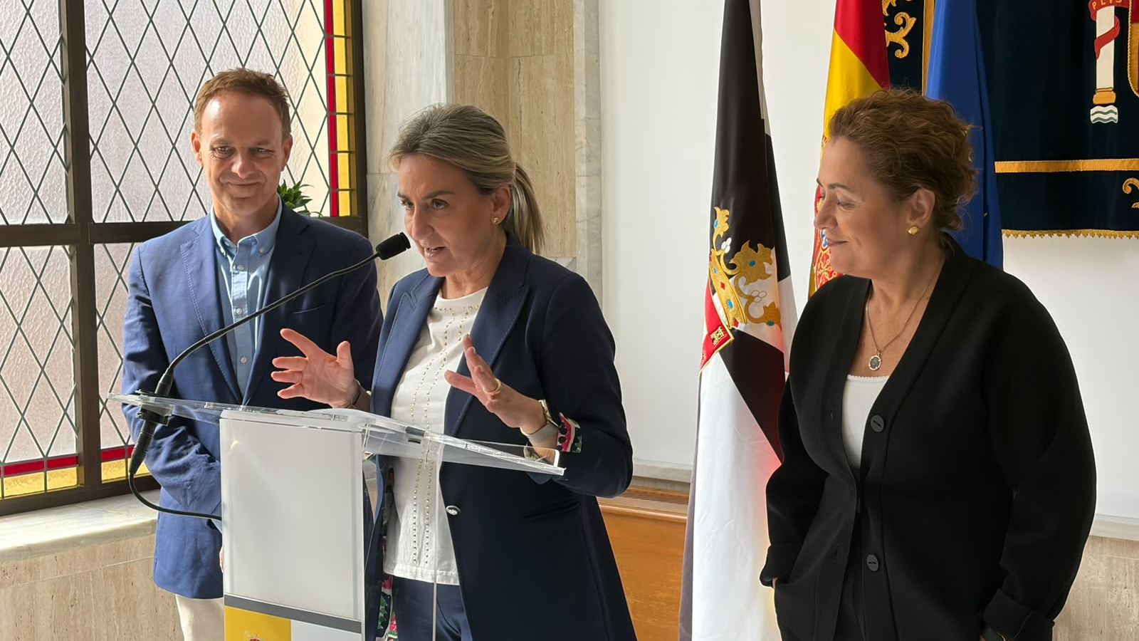 David de la Encina, Milagros Tolón y Esther Monterrubio en la rueda de prensa