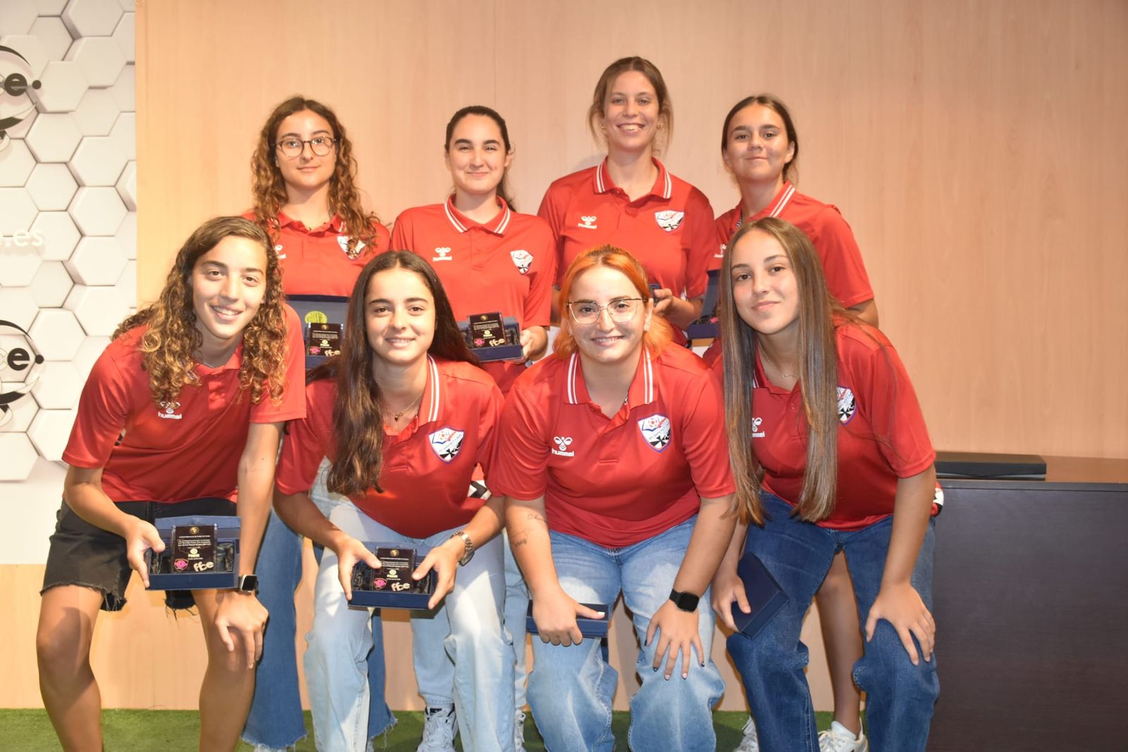 La RFFCE homenajea al Ramón y Cajal tras un ascenso histórico que impulsa el fútbol sala femenino ceutí