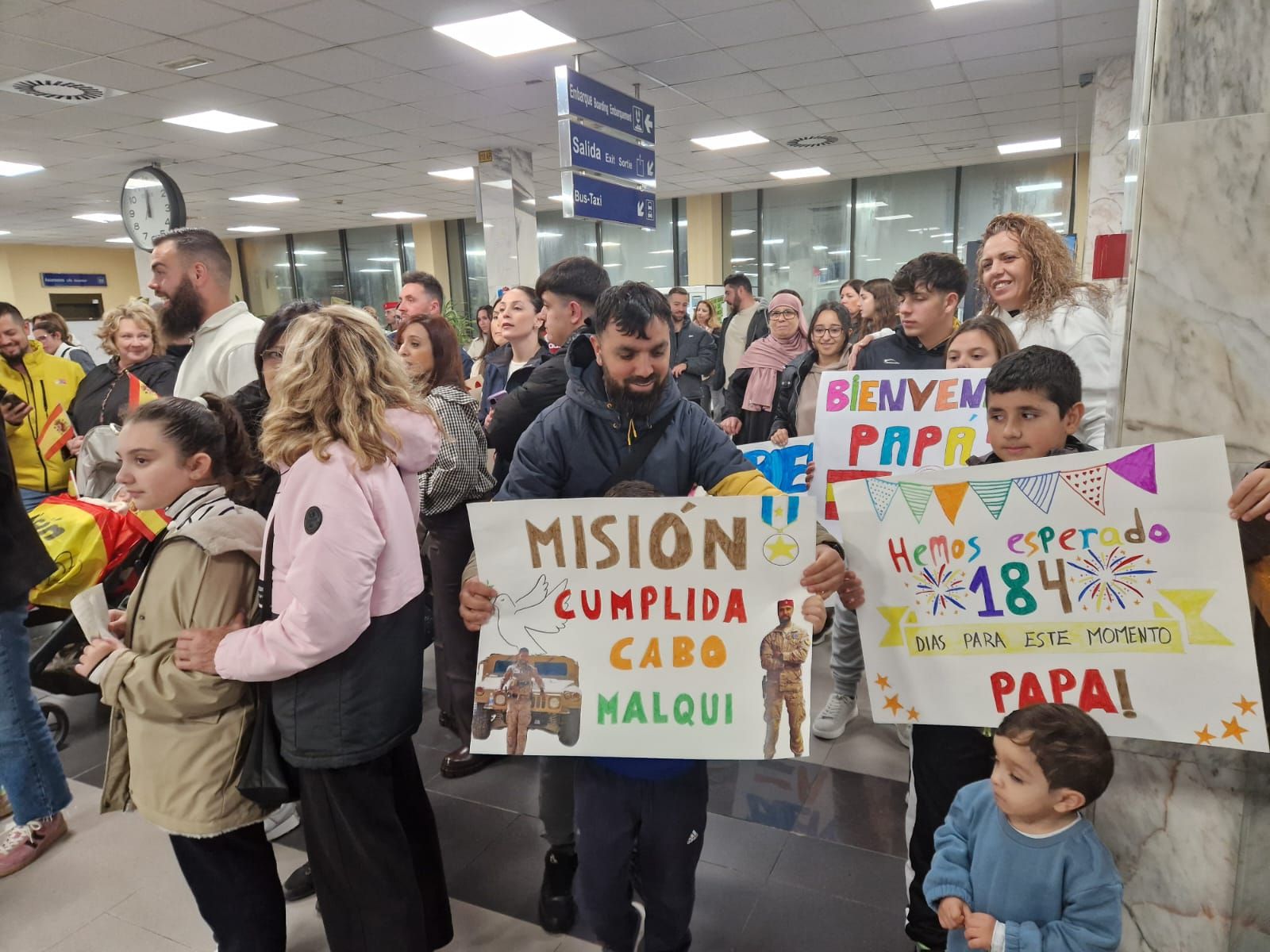 FOTOGALERÍA | De Irak a los brazos de su gente: fotogalería del regreso de la COMGECEU