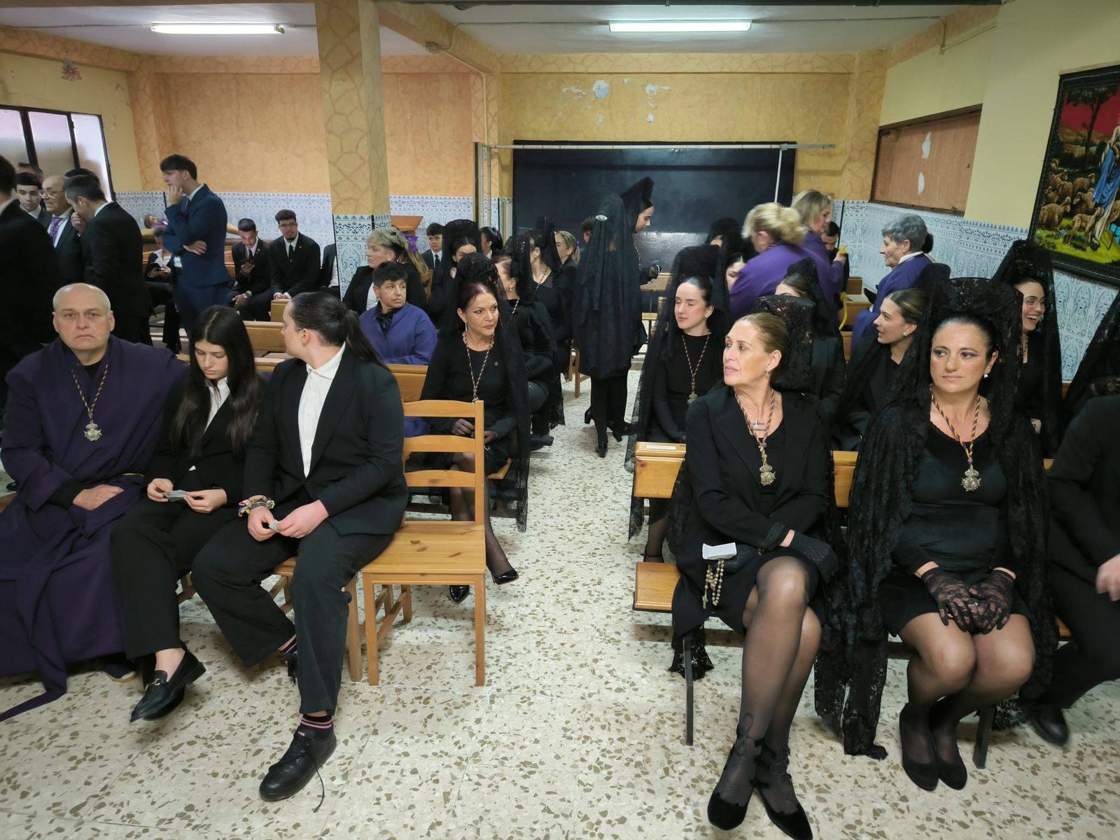 Comienza el traslado del Señor de Ceuta arropado por cientos de ceutíes