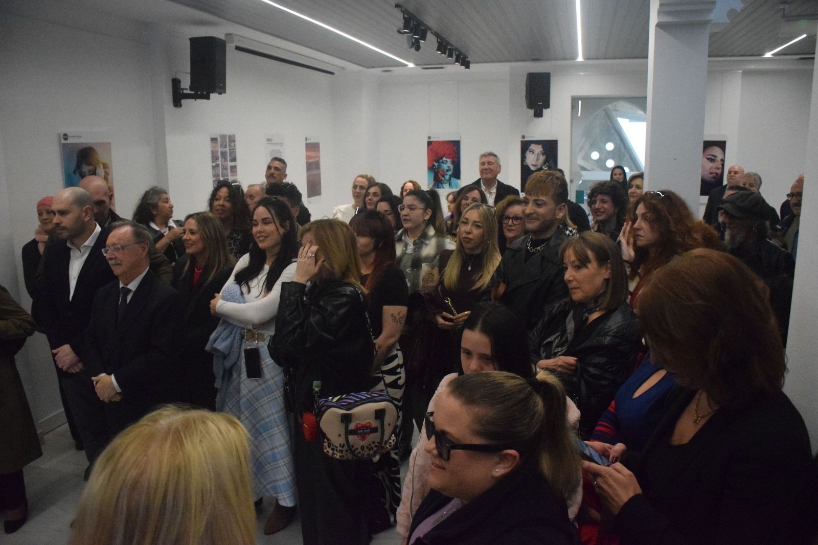 FOTOGALERÍA | La Fundación Premio Convivencia inaugura en Ceuta la muestra “Unik@”