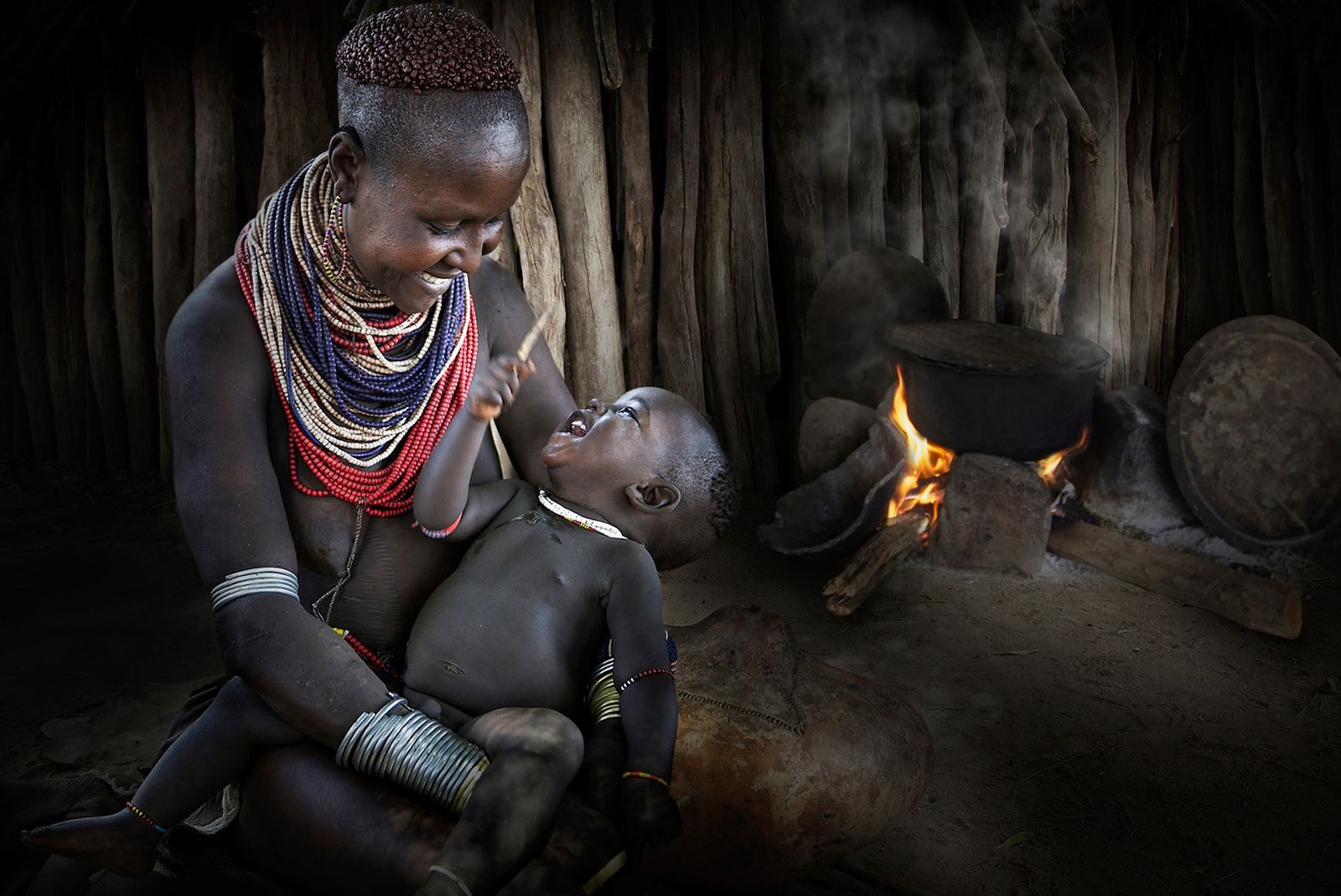 Imagen de una madre y su hijo sonriendo