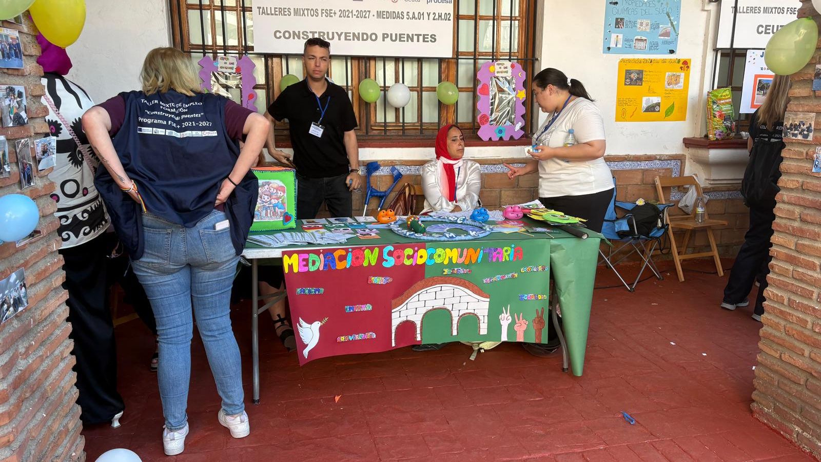 Stand Construyendo Puentes, de mediación sociocomunitaria