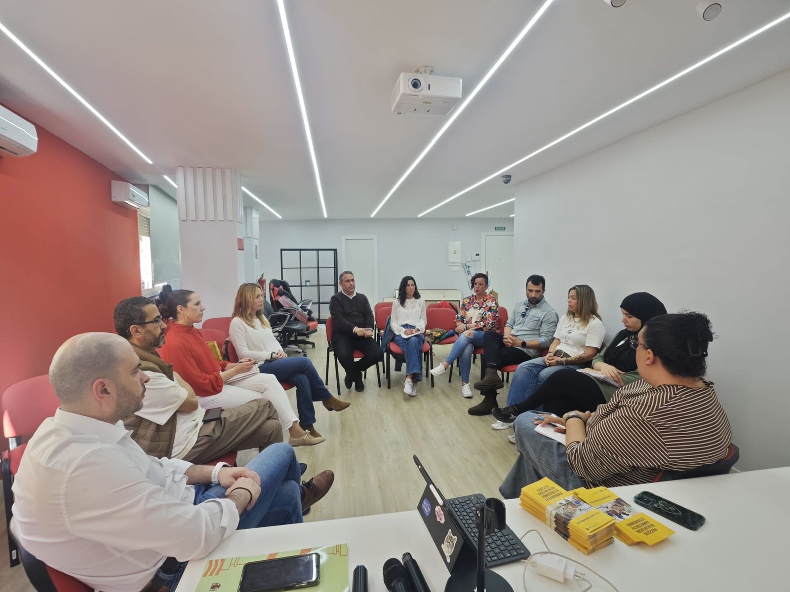 Un momento de la reunión del PSOE con representantes CEAR, Cruz Blanca, Sur Acoge Ceuta y Cepaim