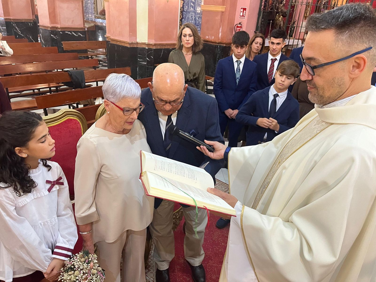 Boda de Oro de Manuel y María Isabel en la Iglesia de los Remedios