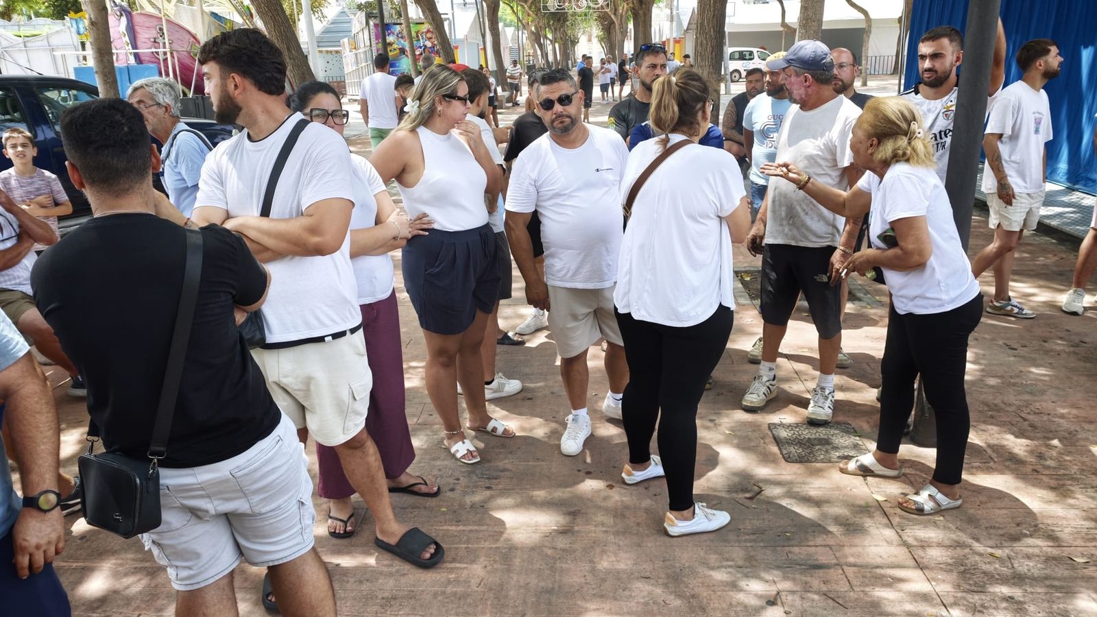 Reunión de feriantes en el paque Juan Carlos I tras decidirse suspender la feria